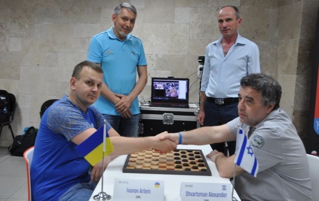 
Украинец Иванов стал чемпионом мира по шашкам-100 в блице
