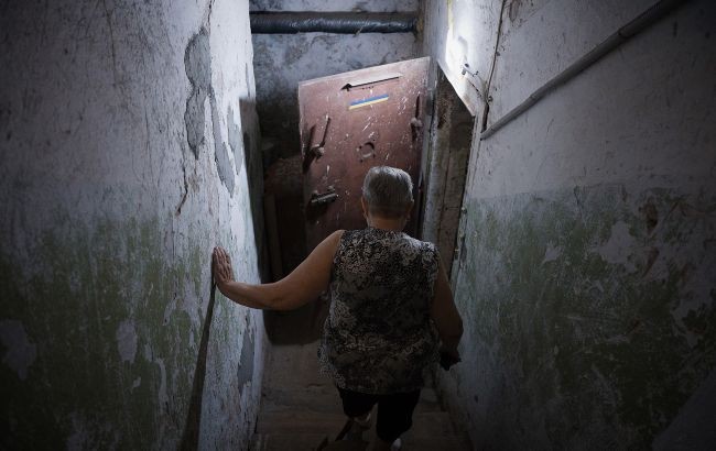 
В Киеве будут срезать замки с закрытых укрытий во время тревоги
