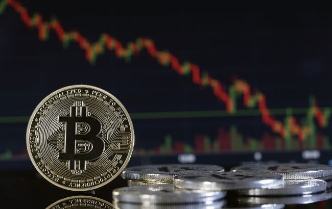 
Стоимость Bitcoin упала до рекордного уровня за последние полтора года
