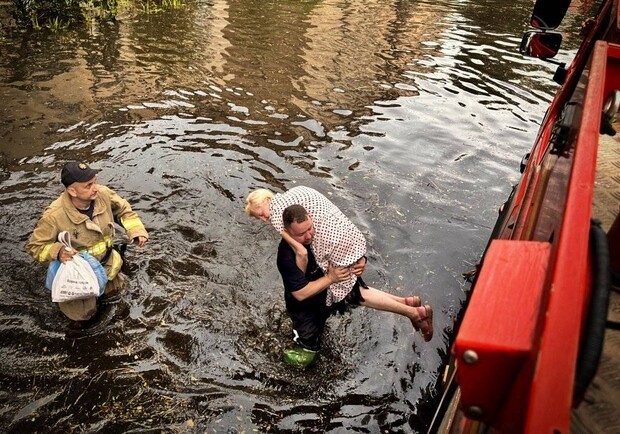 В Одессе из-за непогоды затопило Пересыпский район: пришлось спасать людей