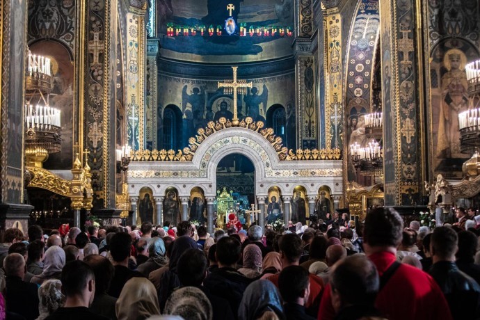 
Киевляне смогут на Пасху находиться в церкви всю ночь. Комендантский час не запрещает
