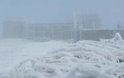 В Карпатах - снег с туманом. Туристов предупредили об опасности