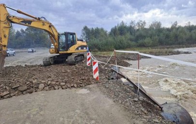 В Закарпатье переправу через реку Тересва временно перекрыли из-за подмыва
