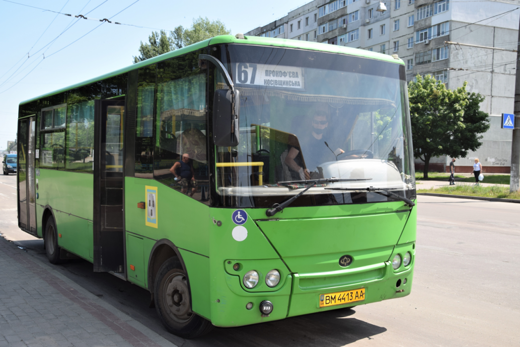 Автобусы в Сумах будут ездить только в часы пик: названы интервалы и причина