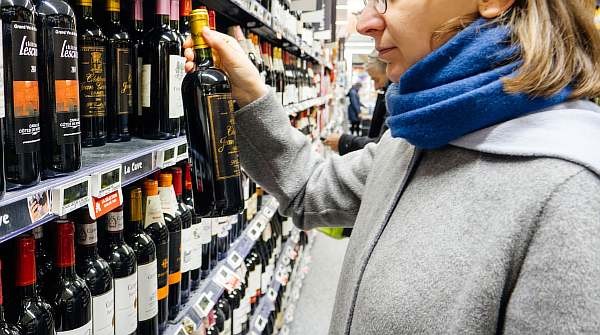 В Ровенской области разрешить продавать алкоголь