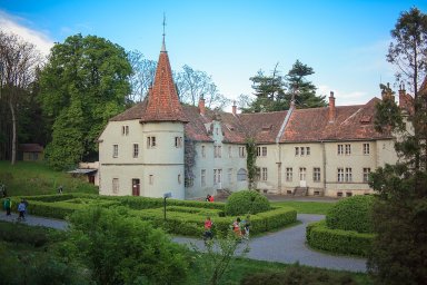 Пять удивительных замков Украины, которые стоит посетить летом