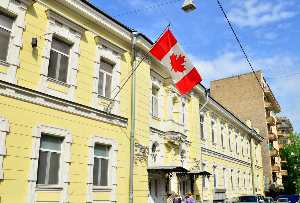 Посольство Канады возобновило работу в Киеве