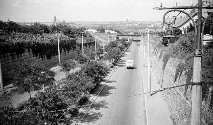 Улица Волгоградская. Вид с автомобильного моста в сторону Мудреной. Фото 1960-х годов.