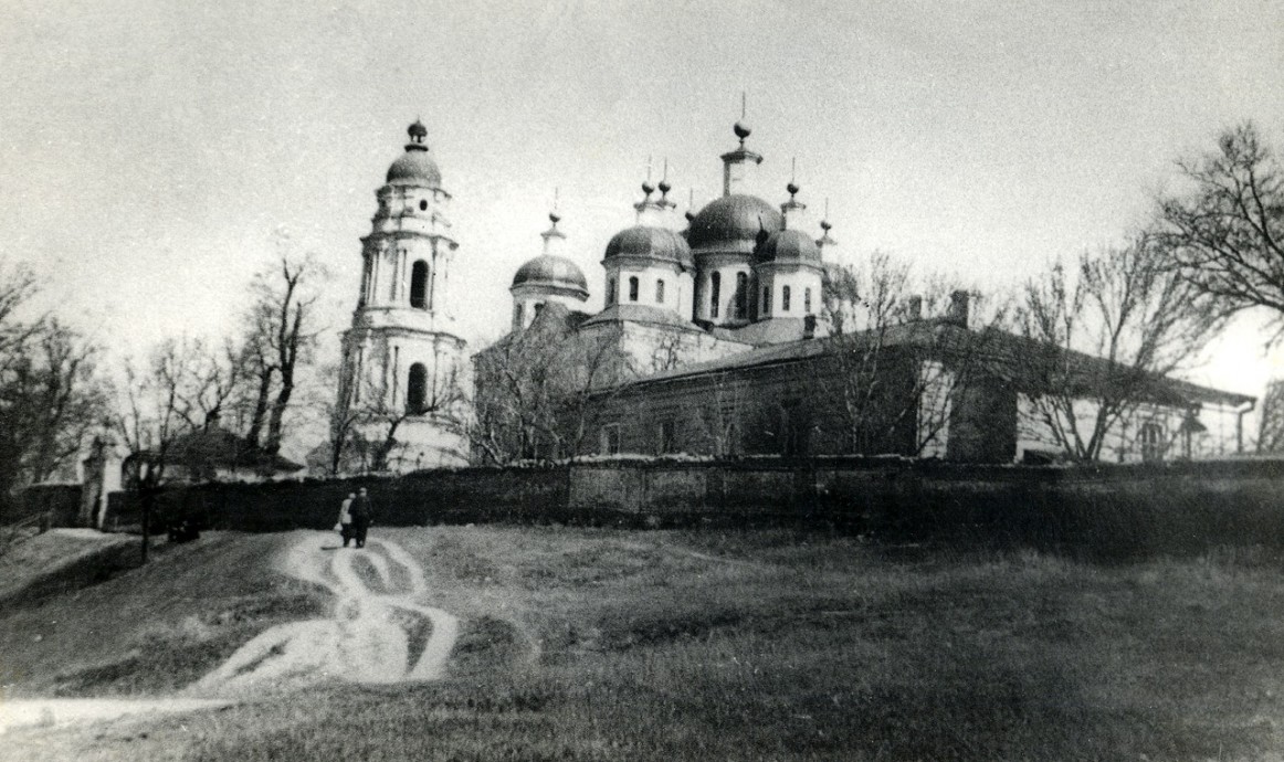 Полтавский Крестовоздвиженский монастырь, вероятно, 70-е или 80-е.
