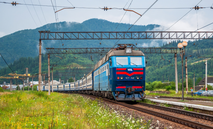 
Ракетный удар по Львовской области: более 10 поездов задерживаются
