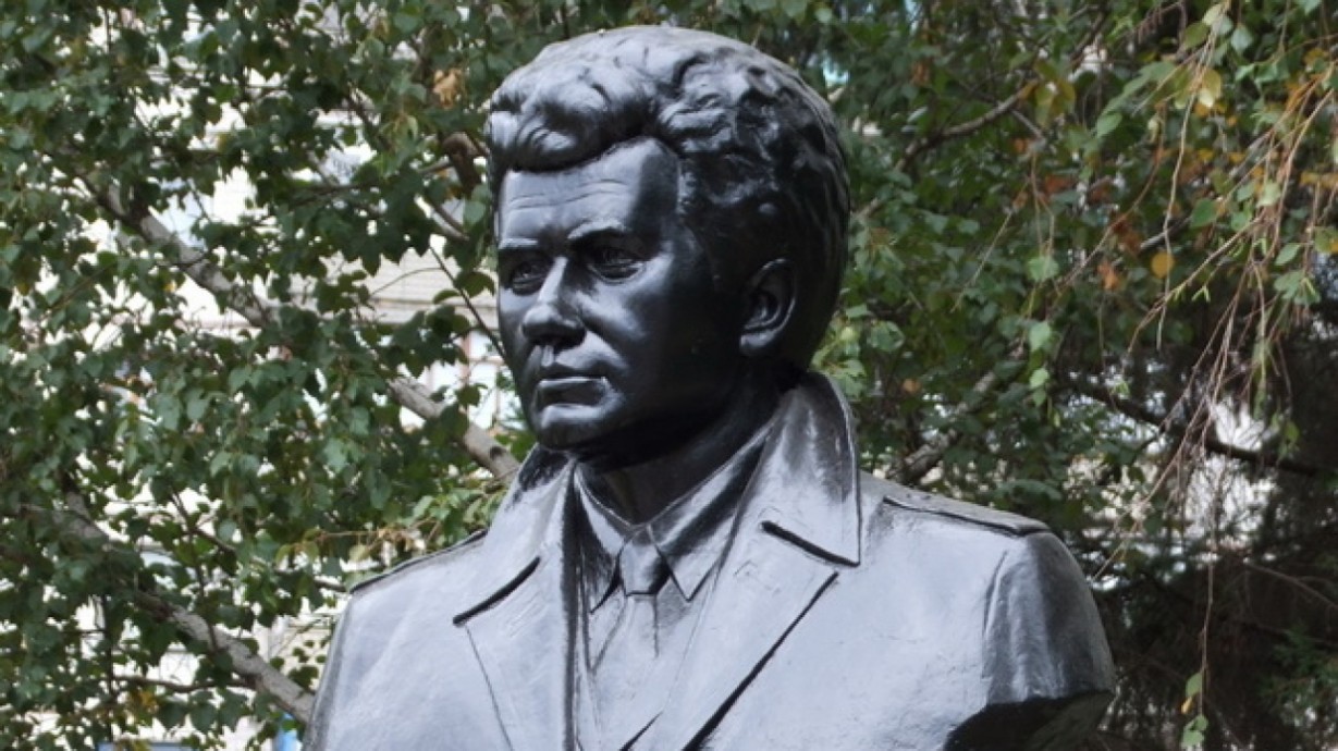 Памятник Быкову Леониду Федоровичу в г. Краматорск