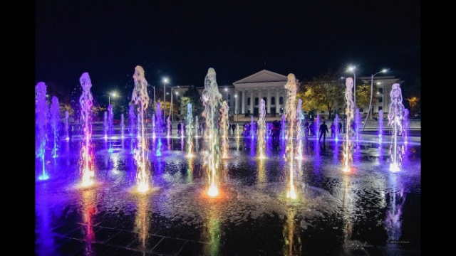 Краматорск. Новый фонтан на площади Мира (День/Ночь) 4K