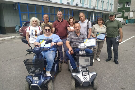 Три жителі Харківщини з інвалідністю отримали електроскутери
