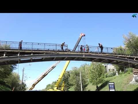 В Харькове демонтировали "Мост влюбленных" через Клочковский спуск