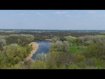 Красивая весенняя природа возле поселка Донецкое, весенний лес и река Северский Донец (аэросъемка)