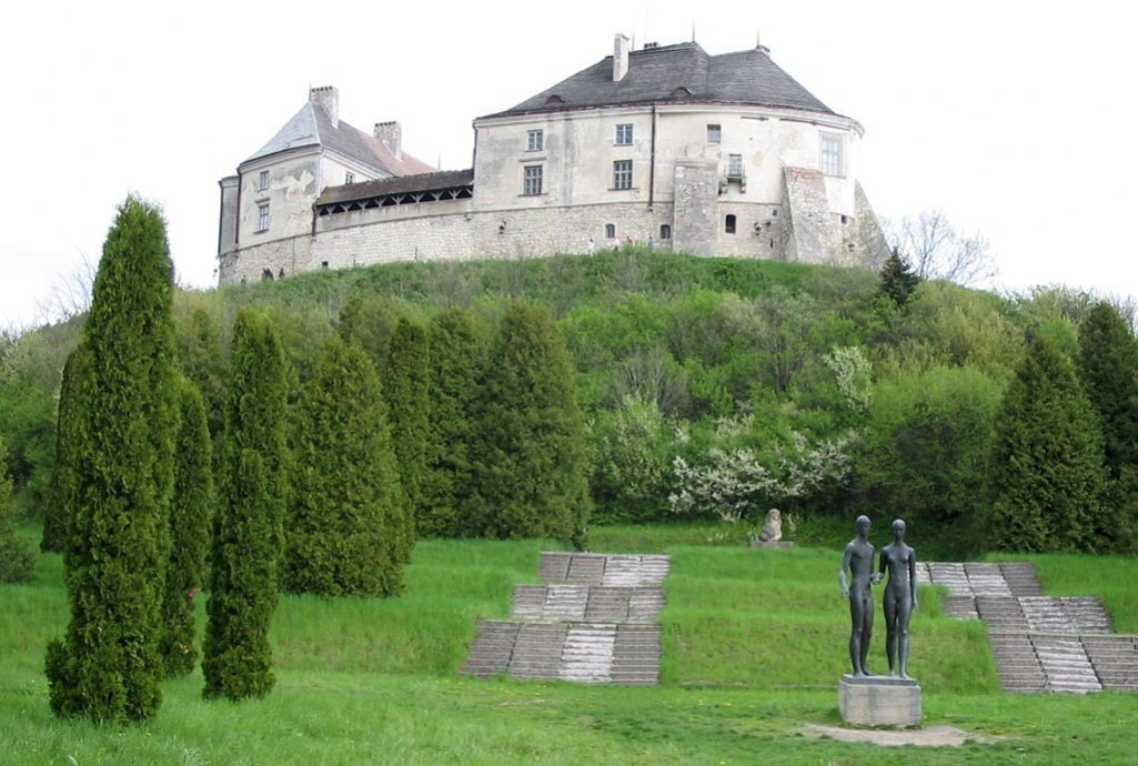Вид на замок с парка