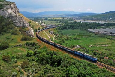 УЗ сокращает число поездов в Карпаты: в чем причина