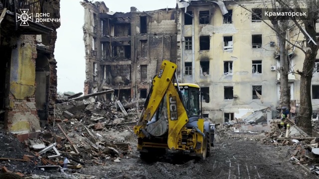 Краматорськ після удару: кількість загиблих зросла до семи, тривають розбори завалів