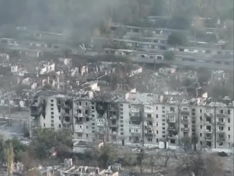 Торецк Донецкая обл. Город разрушен полностью.